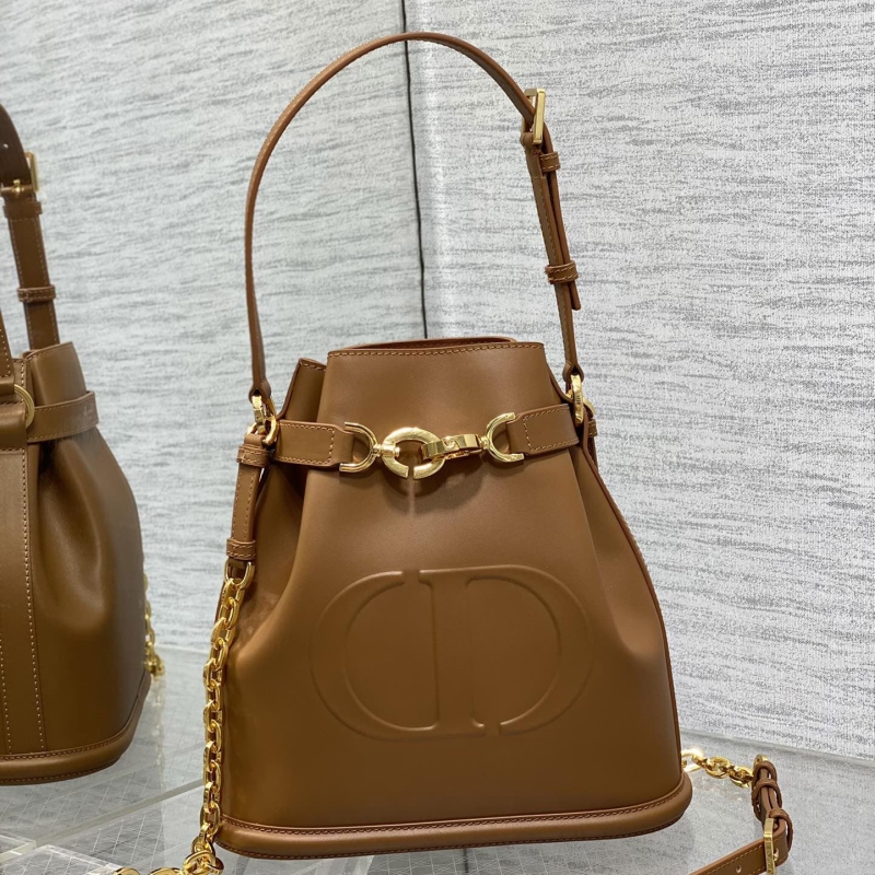 D*or bucket bags